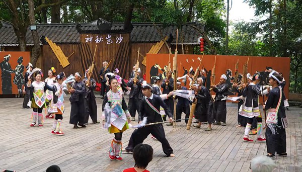 岜沙苗寨表演