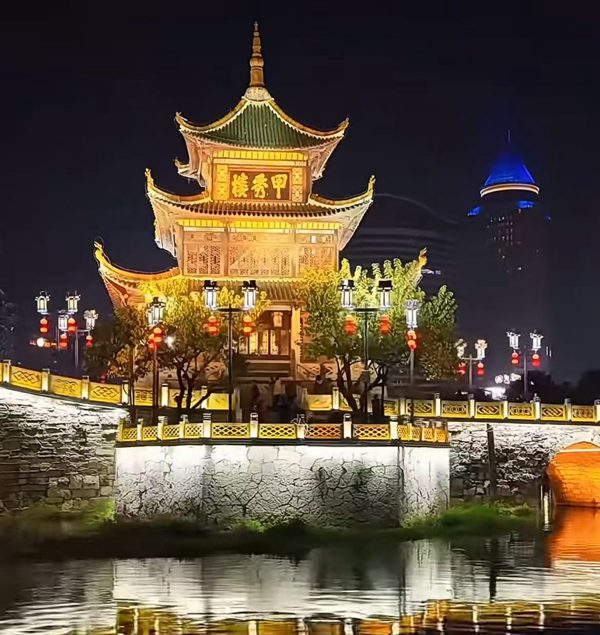 最牛钉子户,夜晚的甲秀楼